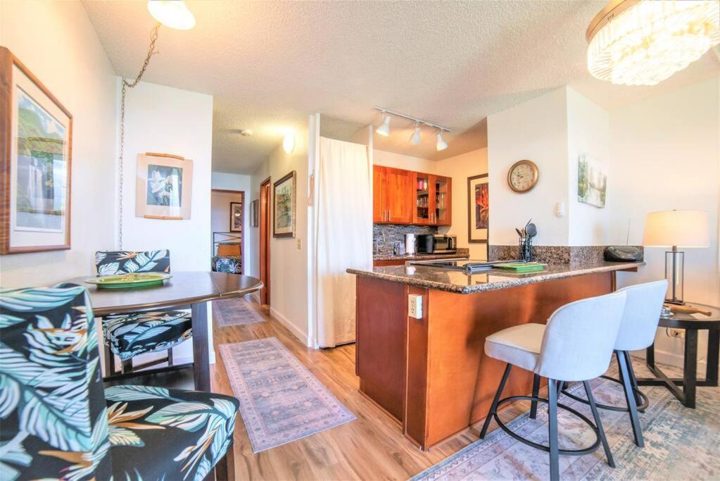 Stunning Maui Direct Ocean Front On The Beach, Walk To Beach From Condo, Watch Turtles, Whales, Ac In All Rooms Ocean View Pool And Spa Wailuku Exteriér fotografie